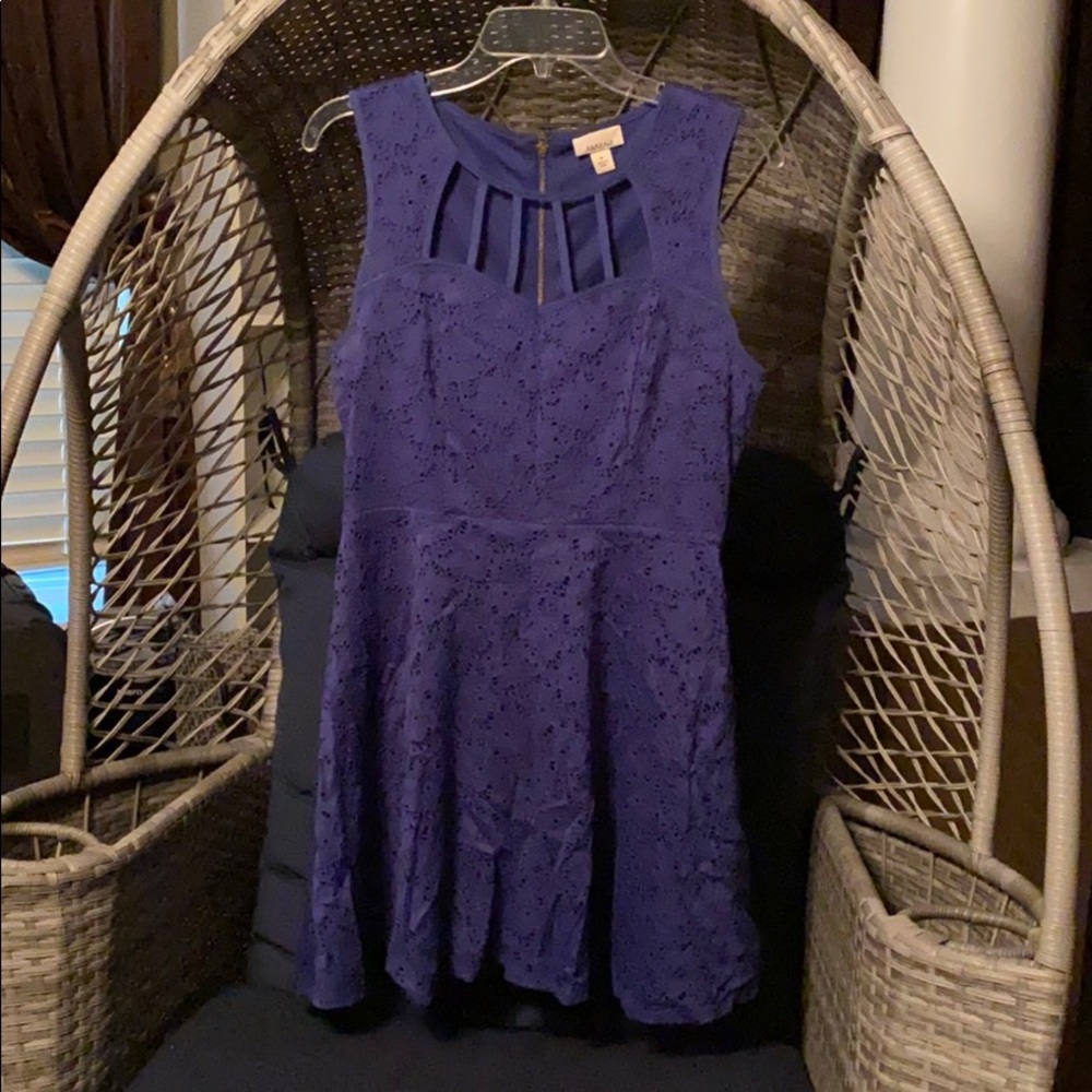 Ambar size 8